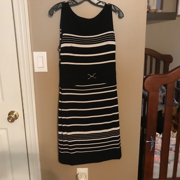 DRESS - Picture 3 of 4